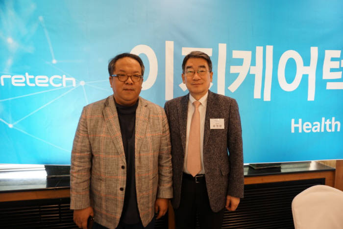 6일 서울 여의도에서 열린 이지케어텍 상장 기자간담회에서 이지케어텍 위원량 대표(오른쪽), 황희 부사장이 기념촬영했다.