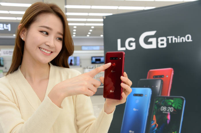 LG전자는 7일 수도권 LG 베스트샵 30여 개 매장에 LG G8 씽큐(ThinQ) 체험존을 마련했다.