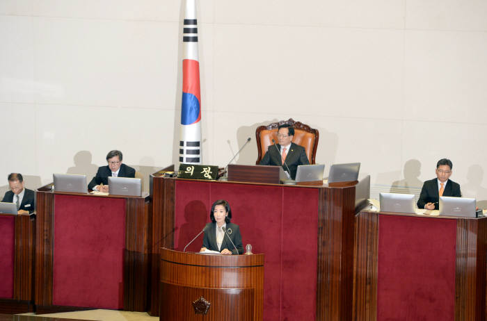 나경원 "文은 김정은 수석대변인"...여당, 청와대 “국가원수는 물론, 국민 모독”