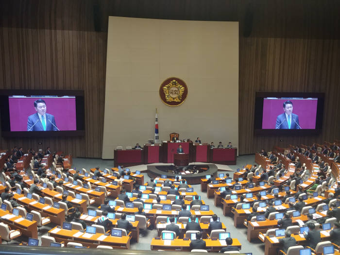 김관영 바른미래당 원내대표가 13일 국회 본회의장에서 교섭단체 대표연설을 하고 있다.