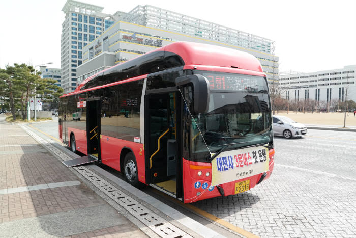 만트럭보스코리아가 대전광역시에 공급한 MAN 라이온스시티 천연가스 저상버스.