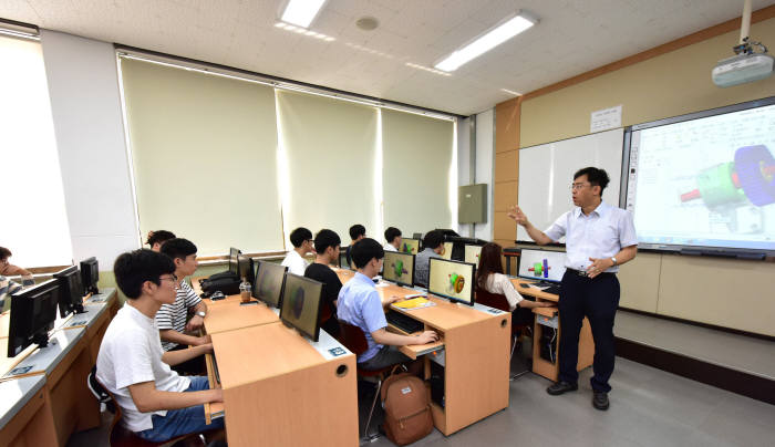 영진전문대학 과정평가형자격 훈련 모습.