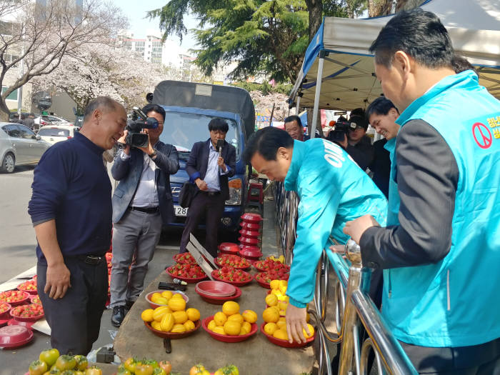 보궐선거 일주일 앞으로 '막판 지지' 호소