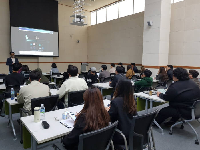 광주정보문화산업진흥원은 11일 CGI센터에서 1인 크리에이터 창작자 및 크리에이터를 대상으로 하우투플랜업 특강을 개최했다.