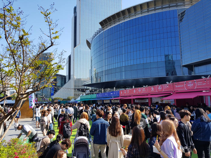 국내 최대 규모 도심 문화 축제 C페스티벌 2019가 2일부터 서울 삼성동 코엑스와 무역센터 일대에서 펼쳐진다. 지난해 행사 모습