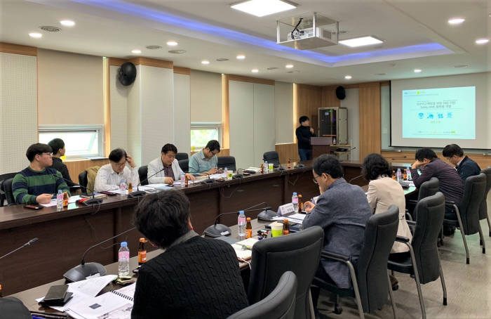 전남정보문화산업진흥원은 최근 지역SW융합제품 상용화 지원사업 2차년도 착수보고회를 열고 에너지·해양 분야 SW 서비스 플랫폼 상용화를 위한 본격 사업추진에 들어갔다.