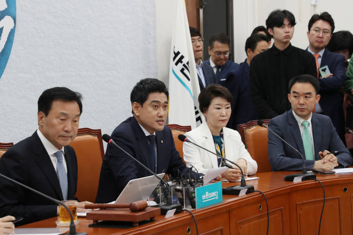 매일 내홍겪는 바른미래, 이번엔 '여론조사 의혹' 맹공