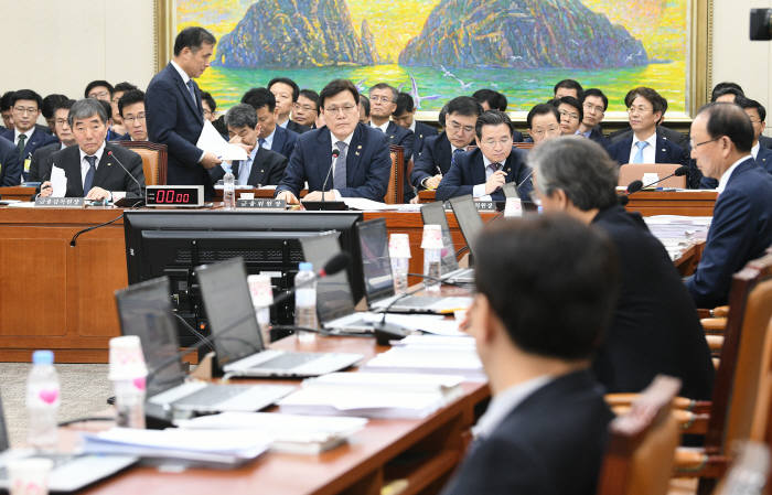 국회 정무위, 금투업계와 비공개 간담회...관련 법 심사 '여야 이견 없다'