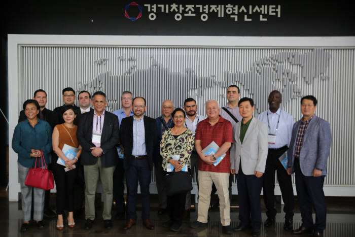 중남미 고위급 인사 9명이 경기창조경제혁신센터를 방문해 한-중남미 협력방안에 대해 논의했다.