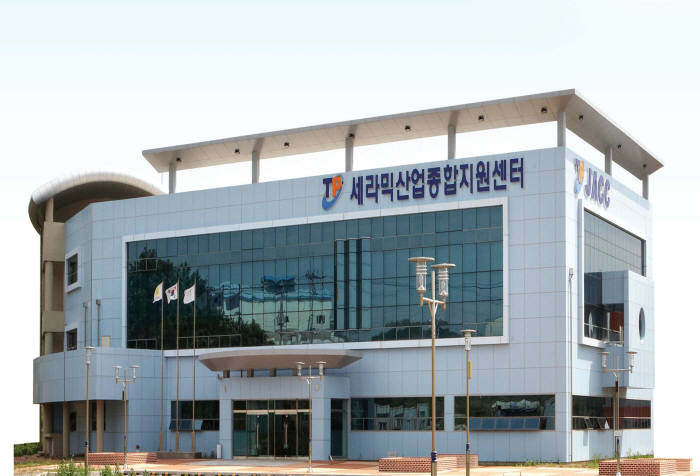 전남 목포세라믹산업단지가 국내 유일의 첨단세라믹 혁신클러스터로 입지를 다져가고 있다. 전남테크노파크 세라믹산업종합지원센터.