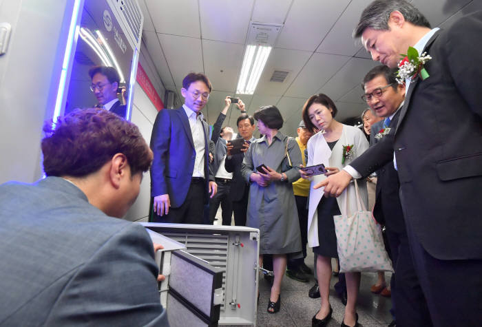 강남역사 미세먼지 저감 사업 체험공간 개소식