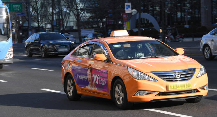 '출퇴근 카풀 허용·택시 월급제' 국토위 소위 통과…12일 전체회의 상정