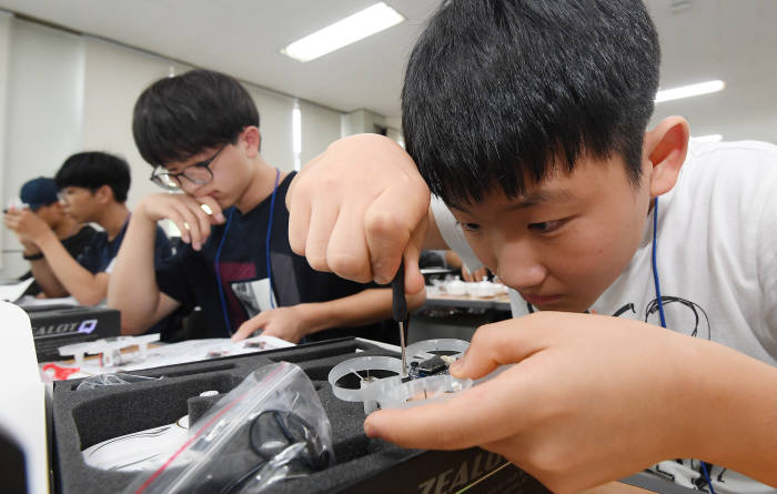 드론 이론교육에서 자격증까지 '항공대 드론 메이킹 캠프'