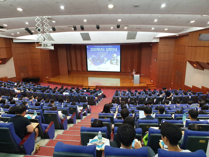 한국산업기술대학교가 학부모·학생 400여명이 참석한 가운데 지난 23일 제1회 수시모집 참여기업 채용설명회를 개최했다.