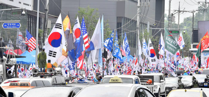 대법원, "박근혜 전 대통령 2심 다시"…삼성뇌물 '이재용 부회장 2심'보다 50억 늘어