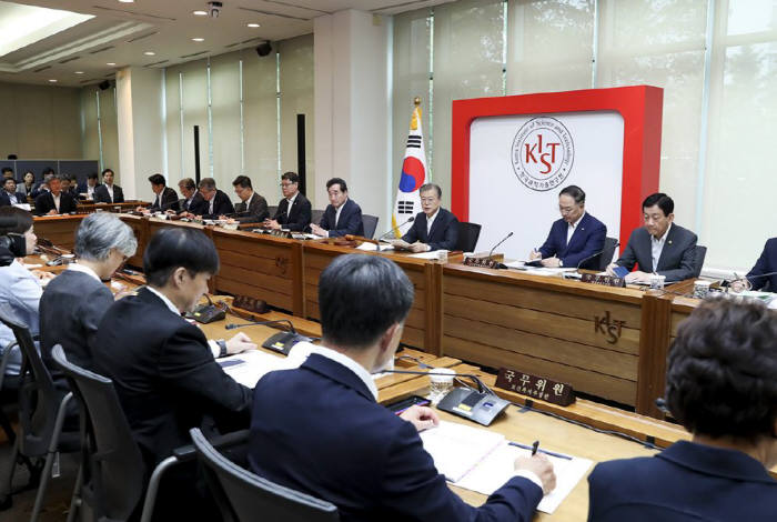 '2기 내각'과 함께 한 'KIST 국무회의'…최기영·조국 장관 데뷔 무대 주목