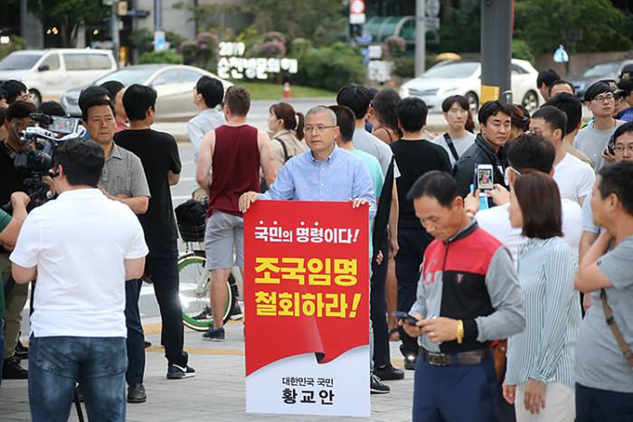 한국당 중진 심재철·이주영도 삭발 동참 "조국 사퇴 촉구"