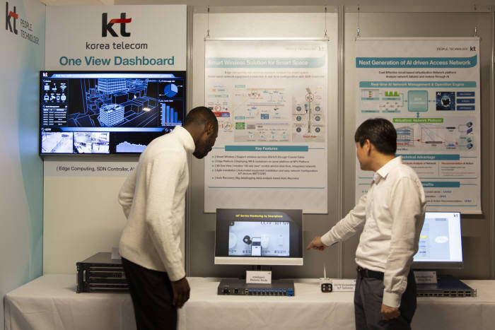 KT가 프랑스 파리에서 26일까지 열리는 SDWAN SUMMIT 2019에 참여, 차세대 네트워크 기술을 선보인다. KT 전시부스