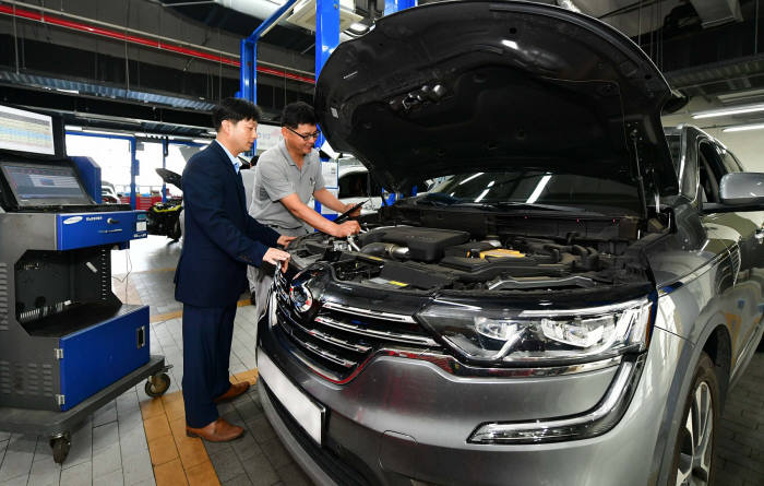 르노삼성자동차가 한국소비자원이 주관하는 찾아가는 소비자 피해 예방 교육 및 이동 상담 활동에 참여해 차량 무상점검 서비스를 제공했다.