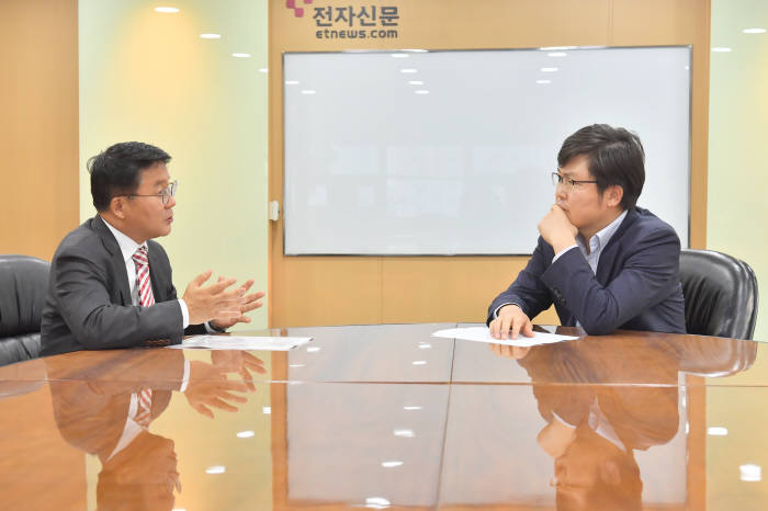 [데스크가 만났습니다] 이승우 국표원장 "신기술 홍수 시대, 호환성-성장성으로 국제표준 선점해야"