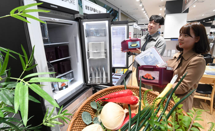 김치냉장고, '성능은 기본, 색상은 취향에 맞게' 구매