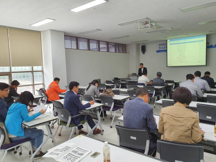 전남테크노파크는 23일 조선산업지원센터 1층 상설교육장에서 신규 연구조직 설립 관련 기업 임직원들이 참석한 가운데 중소기업 연구조직 활성화 간담회를 개최했다.