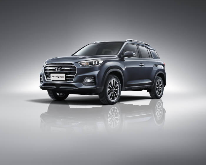 현재 시판 중인 현대차 준중형 SUV ix35 2세대 모델.