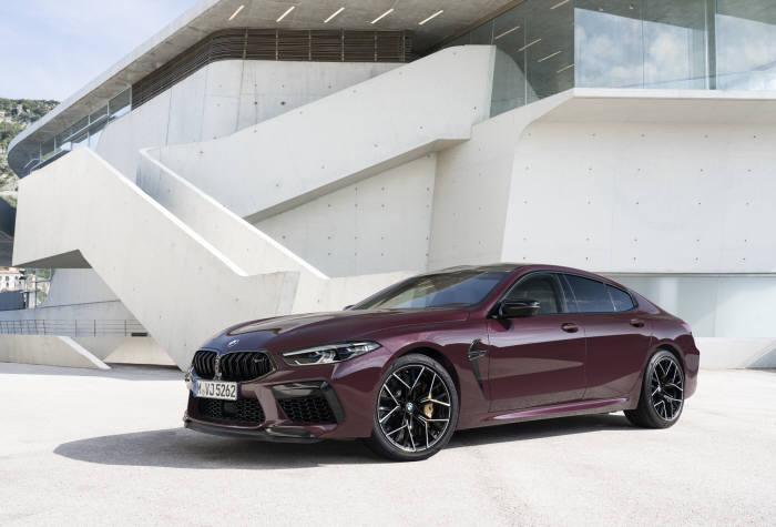 BMW 뉴 M8.