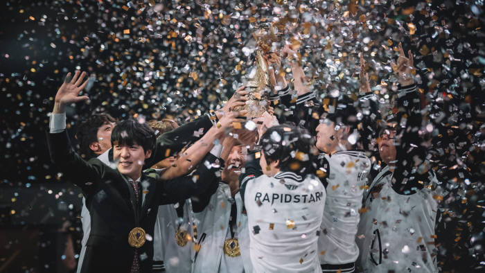 남미에서 열린 MSI 2017에서 우승한 SK 텔레콤 T1 선수들. 사진=전자신문DB