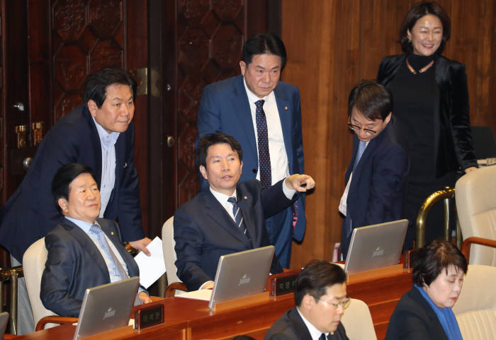 국회 본회의 개최, 장애인 등에 대한 특수교육법 개정안 등 의결