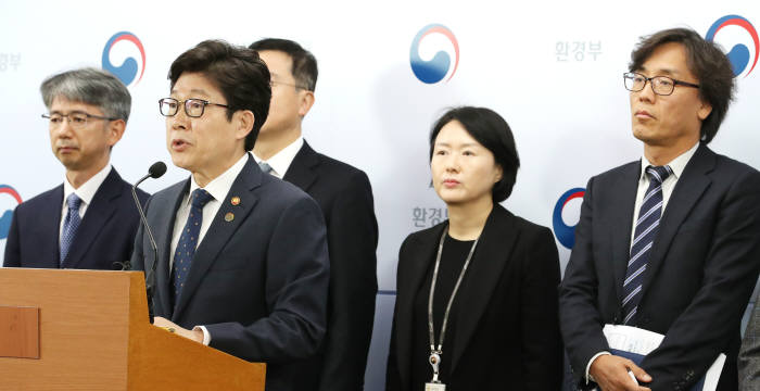 조명래 환경부 장관, 미세먼지 계절관리제 시행 준비 상황 브리핑