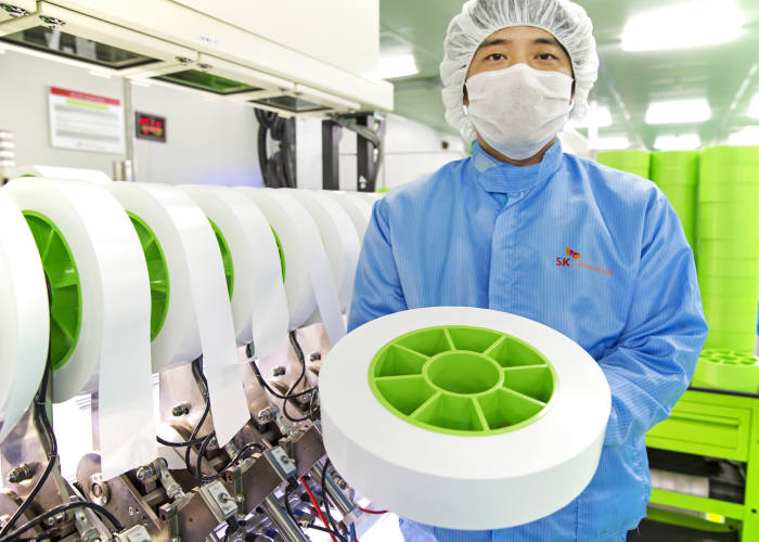 SK이노베이션 증평공장 리튬이온 배터리 분리막(LiBS) 생산 모습.
