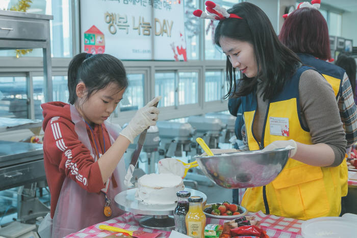 CJ푸드빌 뚜레쥬르, '산타 케이크 만들기 교실' 열어