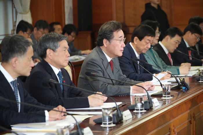 이낙연 국무총리가 국정현안점검조정회의를 주재하면서 모두발언을 하는 모습. 연합뉴스