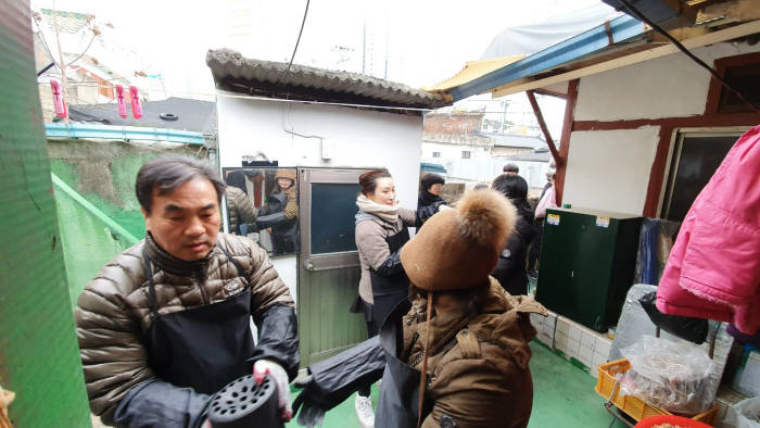 대경융합산업발전협회, 사랑의 연탄 1만6000장 노인가구에 전달