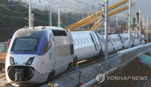 강릉선 KTX 탈선 사고 현장. 사진:연합뉴스