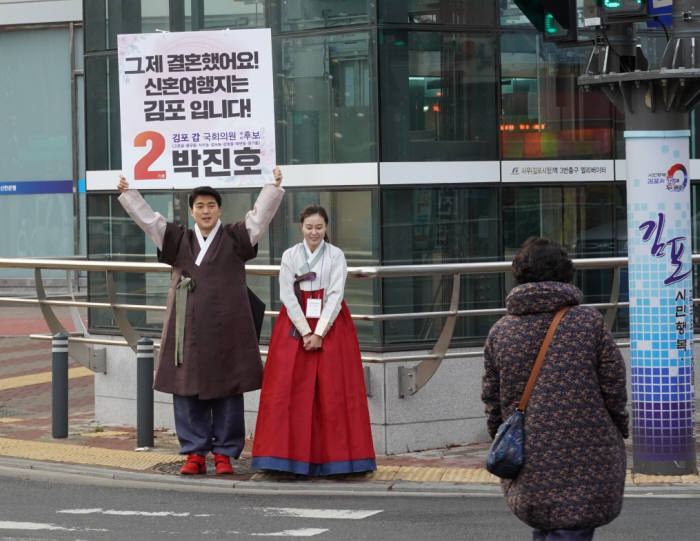 박진호 한국당 김포 당협위원장, 선거운동 한창