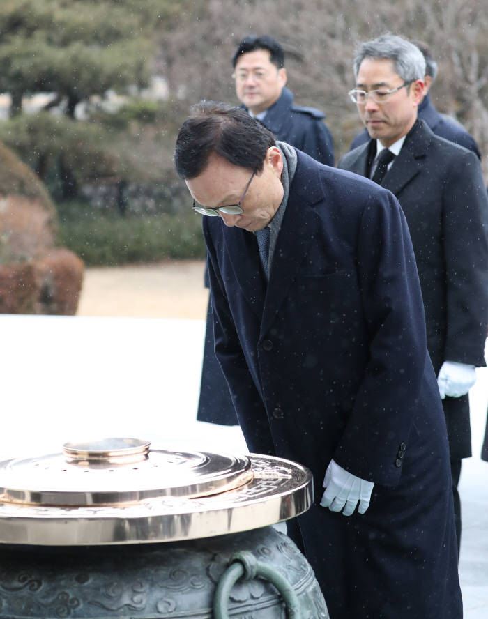 2020년 새해 첫날, 국립서울현충원 찾은 여야 대표