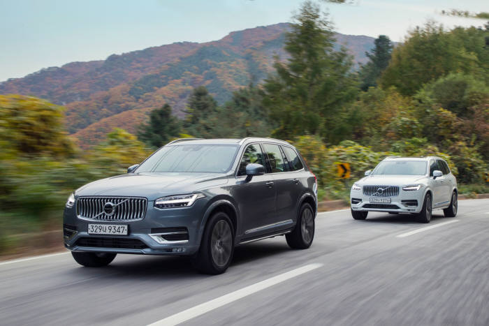 볼보 XC90 주행 모습.