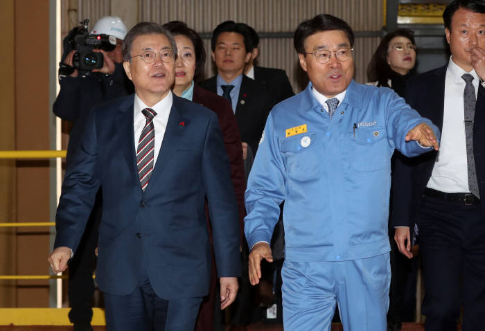 문재인 대통령, 포스코 스마트공장 방문