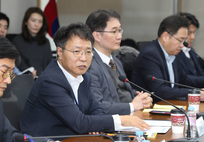 김용래 산업통상자원부 산업혁신성장실장이 14일 한국기술센터에서 열린 AI-빅데이터 산업지능화 포럼에서 발언하고 있다.
