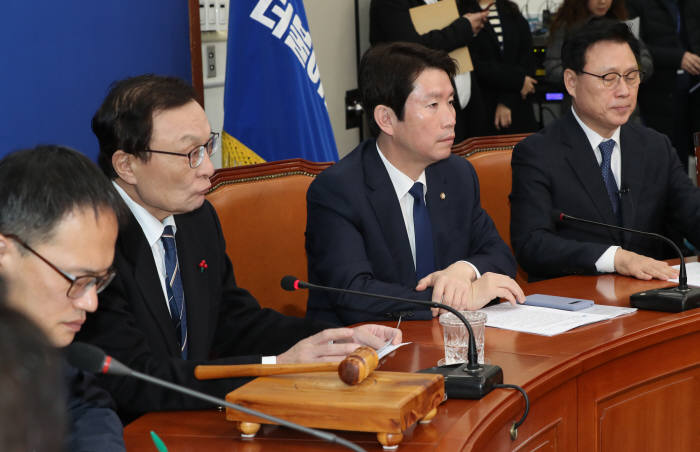 더불어민주당 이해찬 대표가 20일 오전 서울 여의도 국회에서 열린 최고위원회의에서 발언하고 있다. 연합뉴스