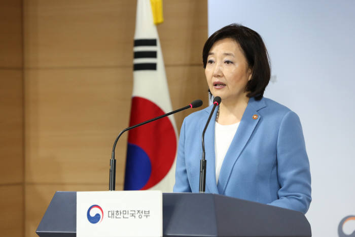 박영선 중소벤처기업부 장관.