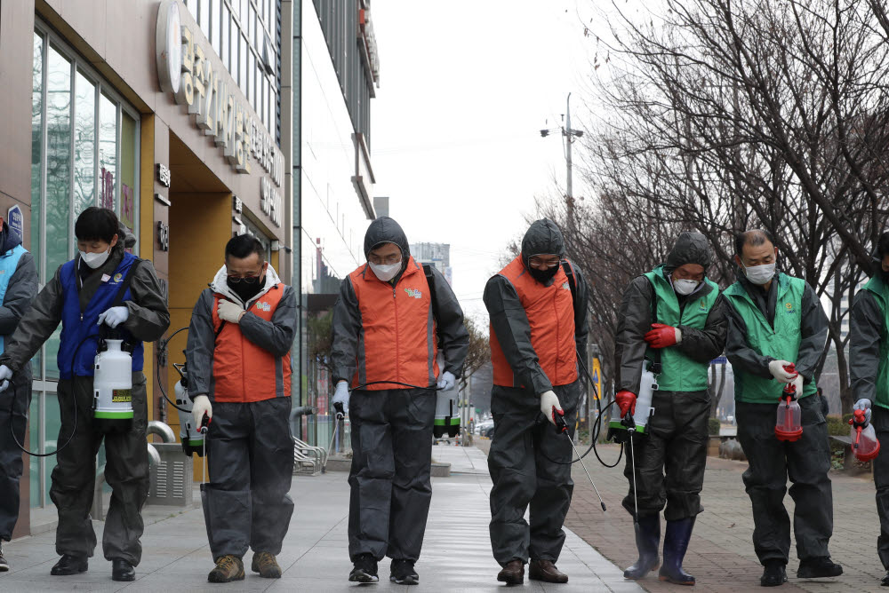 신종 코로나바이러스 감염증 여파, 한산해진 거리