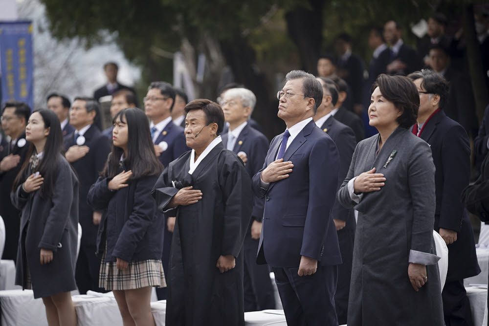 문재인 대통령이 1일 오전 서울 배화여고에서 열린 3.1절 기념식에 참석했다. 청와대 제공