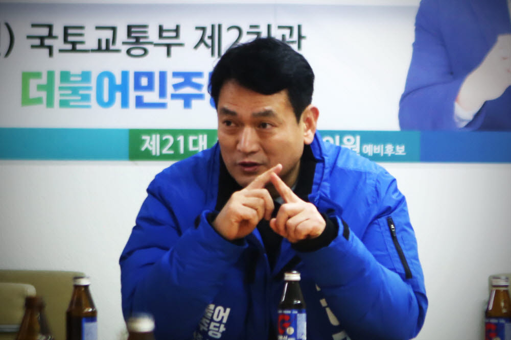 [4·15 총선을 향해 뛴다]<11>김경욱 "원도심 재생, 충주를 경제도시로"