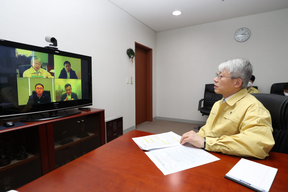 최기영 장관, 통신3사 CEO와 코로나19 위기극복 방안 논의