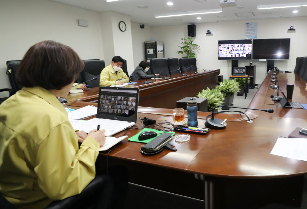 한국형 원격교육 정책 자문단 1차 회의 모습