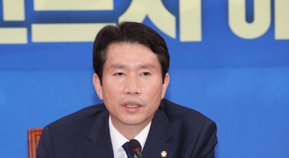 이인영 더불어민주당 원내대표가 3일 국회에서 열린 기자간담회에서 발언하고 있다. 연합뉴스.