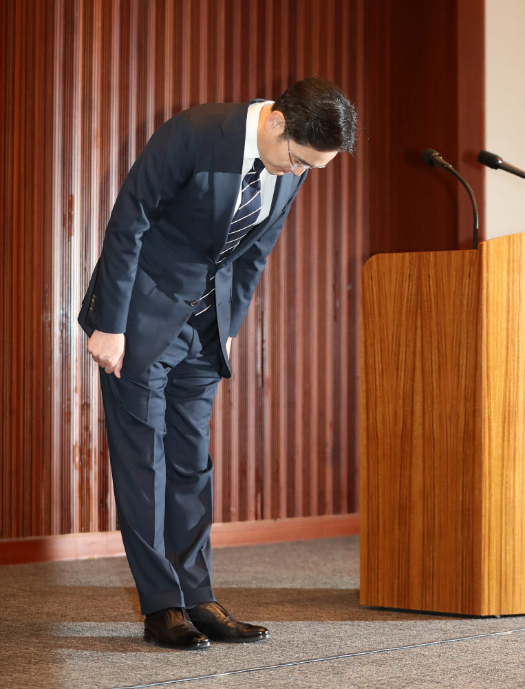 대국민 사과 고개숙인 이재용, 핵심의혹 과감히 인정